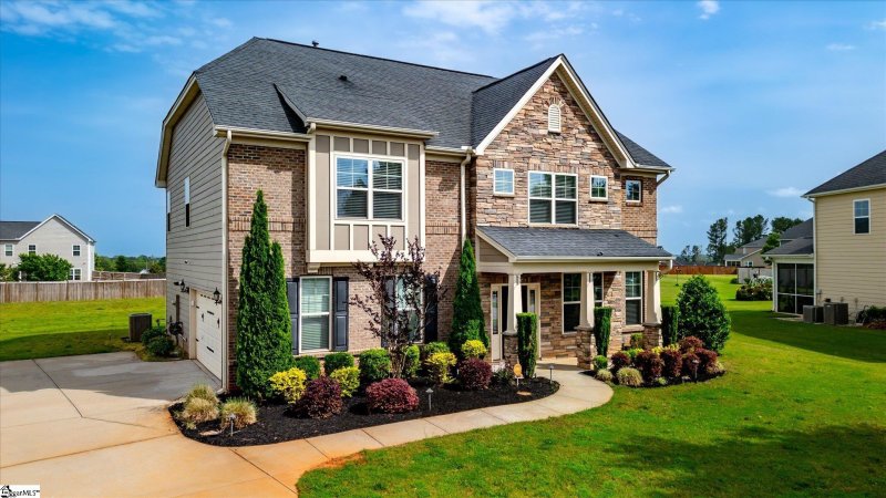 Hunt Meadows, Easley Community