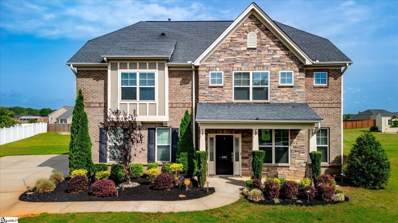 Property image 2 at 606 N Meadows Lane, Easley, SC 29642