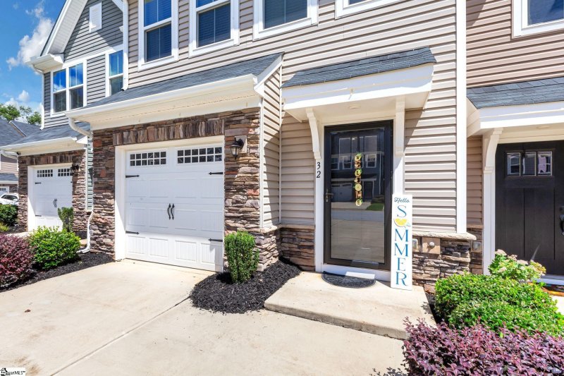 Property image 2 of 32 Country Dale Drive in South Main Townes, Greer, SC 29650