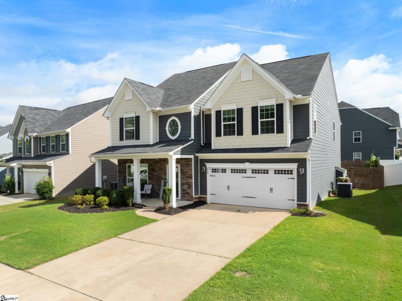 Property image 3 of 402 Front Porch Drive in The Village at Fountain Inn, Fountain Inn, SC 29644
