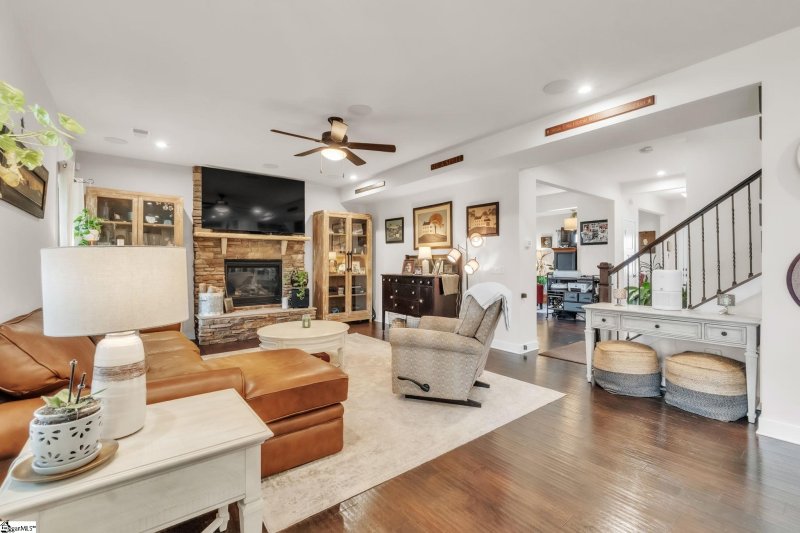 Property image 2 of 723 Windward Lane in Rainwater, Duncan, SC 29334