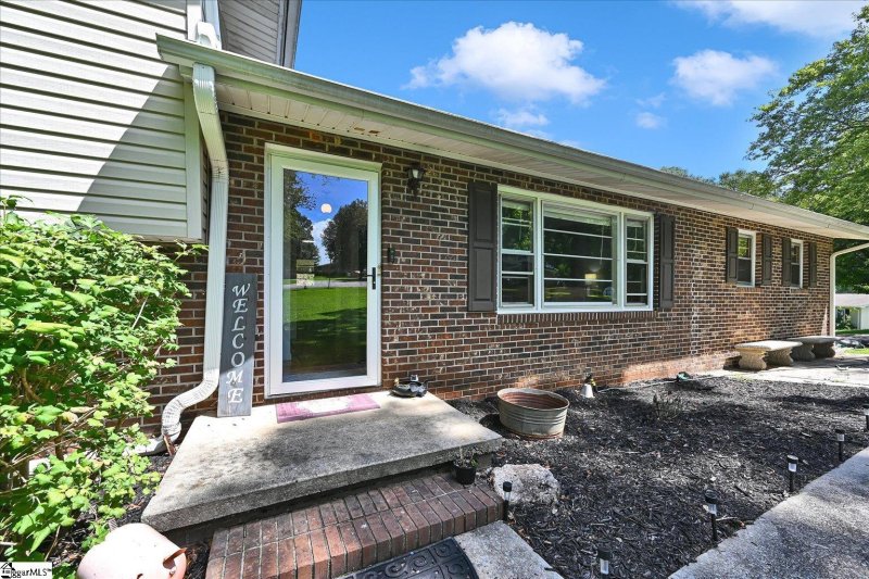 Property image 2 at 107 Meadow Lane, Liberty, SC 29657