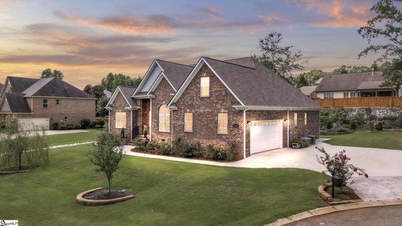 Property image 3 of 1015 Winmar Drive in Brookstone Meadows, Anderson, SC 29621