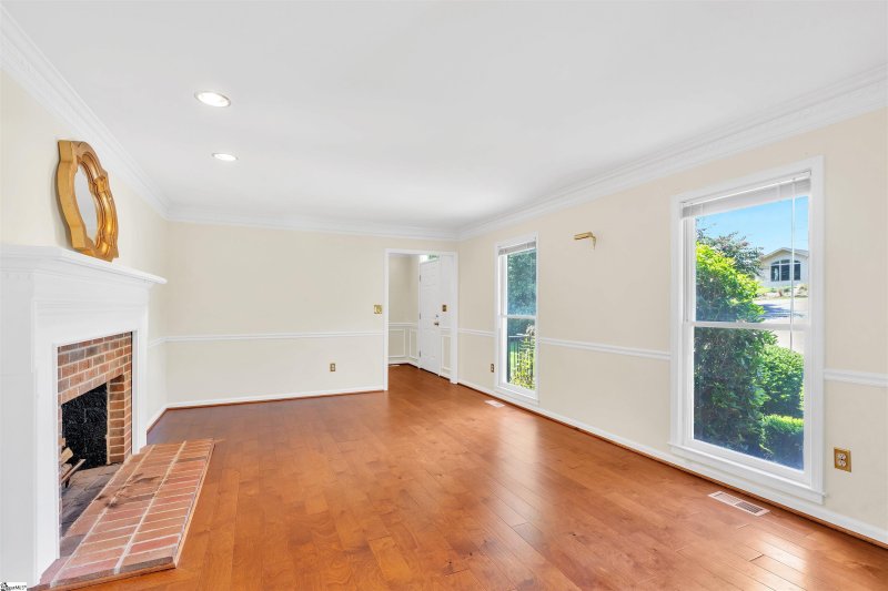 Property image 3 at 218 Fairview Drive, Greenville, SC 29609