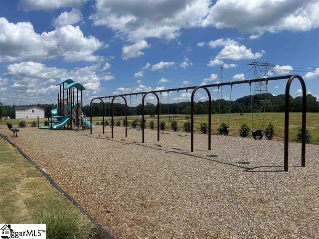 Property image 4 of 213 White Fields Avenue in Reedy Creek Estates, Fountain Inn, SC 29644