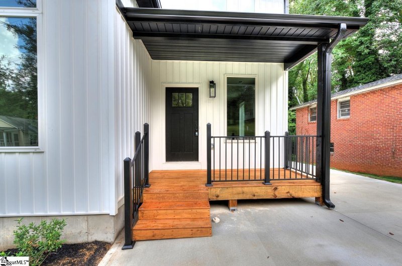 Property image 2 of 226 Cowan Court in Nicholtown, Greenville, SC 29607