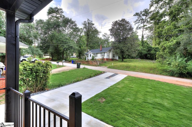 Property image 3 of 226 Cowan Court in Nicholtown, Greenville, SC 29607