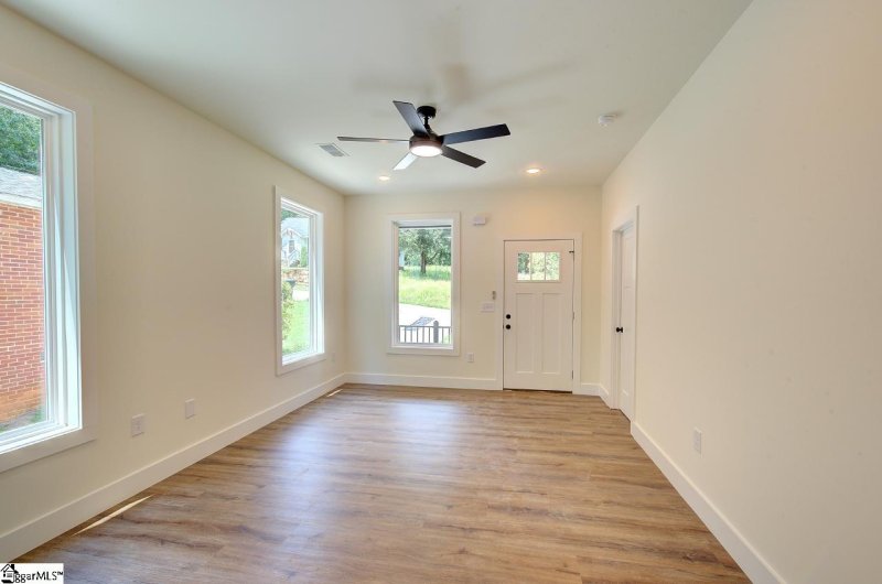 Property image 4 of 226 Cowan Court in Nicholtown, Greenville, SC 29607