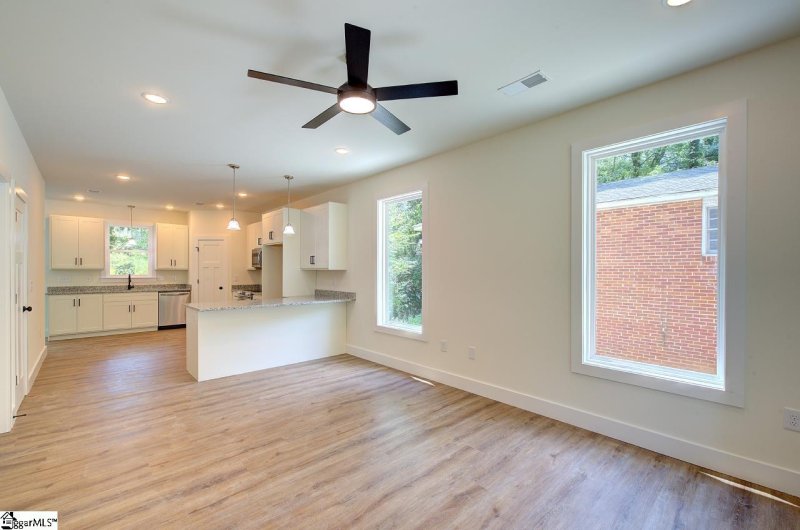 Property image 5 of 226 Cowan Court in Nicholtown, Greenville, SC 29607