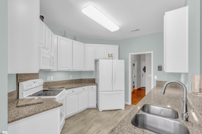 Property image 2 at 3 Meadowlands Way, Greenville, SC 29615