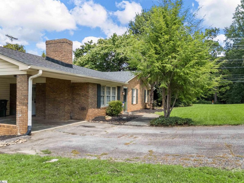 Property image 4 of 100 Eisenhower Street in Crestview Heights, Easley, SC 29642