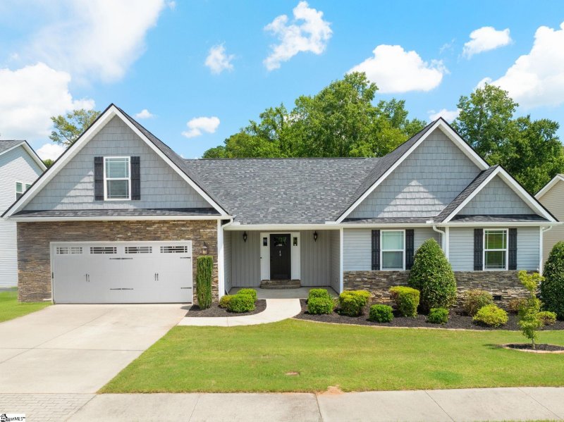 Hawk Crest, Travelers Rest Community