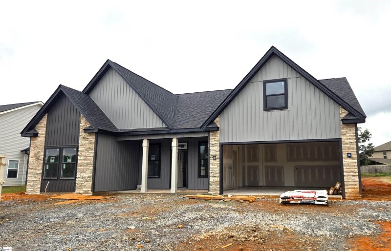 Property image 2 of 1004 S November Drive in November Place, Boiling Springs, SC 29316