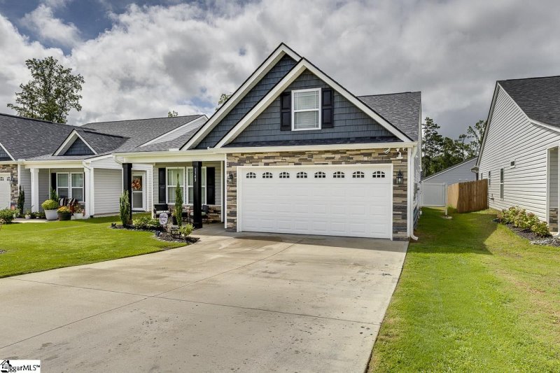 Property image 3 of 1343 Lindale Place in Westgrove Village, Spartanburg, SC 29301