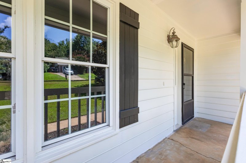 Property image 3 of 528 Indian Trail in Forest Acres, Taylors, SC 29687