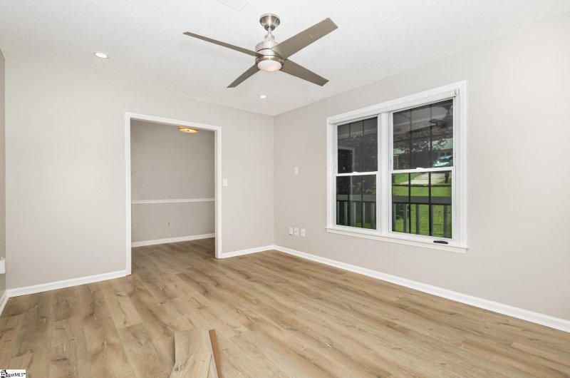 Property image 5 of 528 Indian Trail in Forest Acres, Taylors, SC 29687
