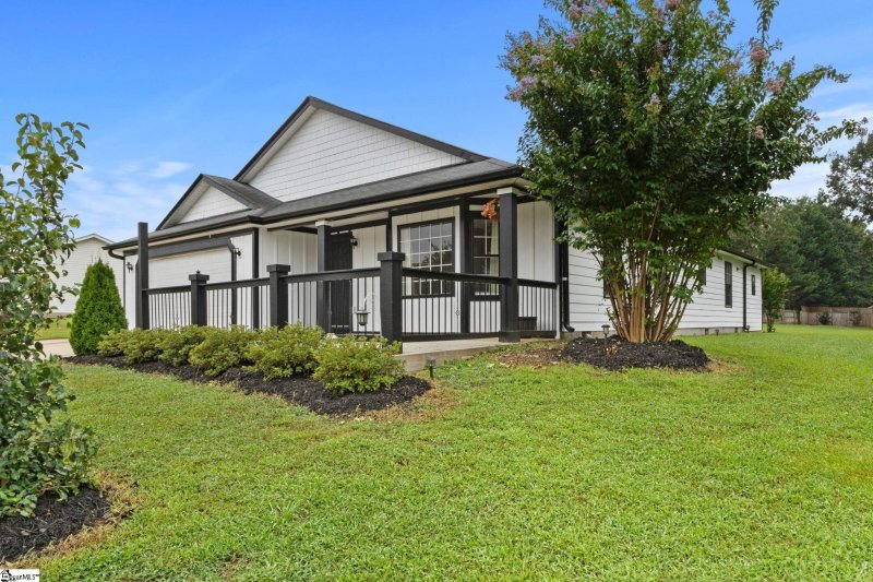 Property image 2 at 7 Viking Drive, Greer, SC 29651-5272