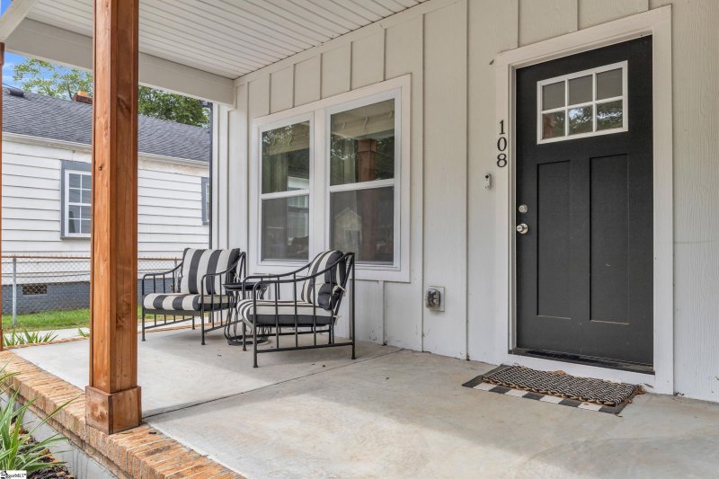 Property image 2 of 108 Arden Street Extension in Nicholtown, Greenville, SC 29607