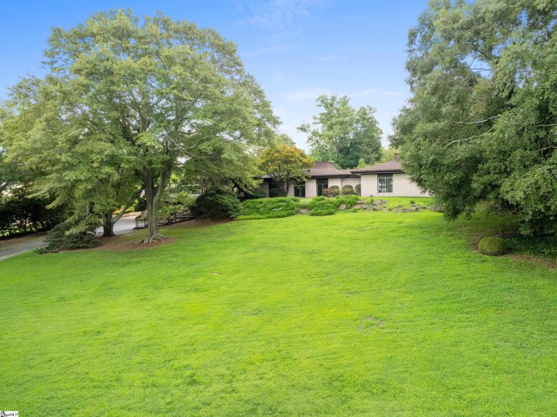 Property image 2 at 16 Darien Way, Greenville, SC 29615