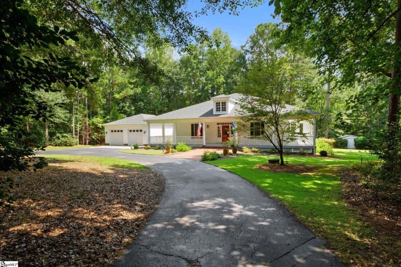 Property image 3 of 275 Ridge Way in Harrison Hills, Simpsonville, SC 29680