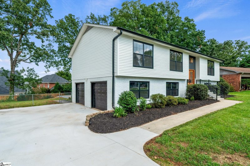 Property image 3 at 5 S Del Norte Road, Greenville, SC 29615