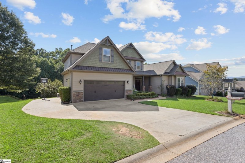 Property image 2 of 213 Castle Creek Drive in Castle Rock, Greer, SC 29651