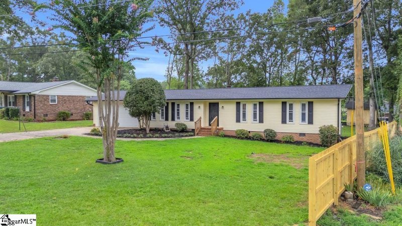 Property image 2 of 310 Vine Hill Road in Pine Forest, Greenville, SC 29607