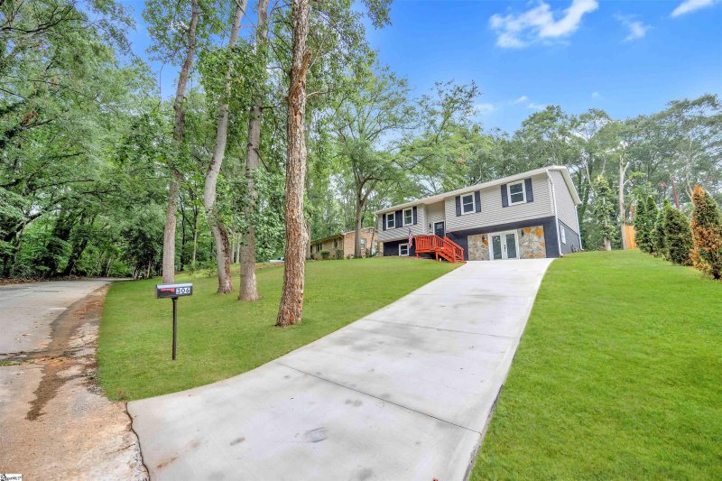 Property image 2 of 306 Carolyn Drive in Duncan Park, Spartanburg, SC 29306