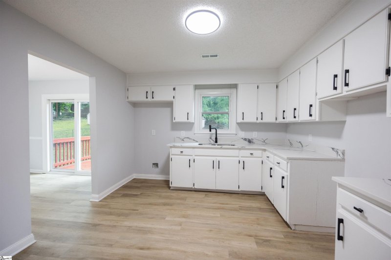 Property image 3 of 306 Carolyn Drive in Duncan Park, Spartanburg, SC 29306