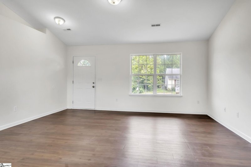 Property image 2 of 209 Riverbreeze Road in River Breeze, Greenville, SC 29611