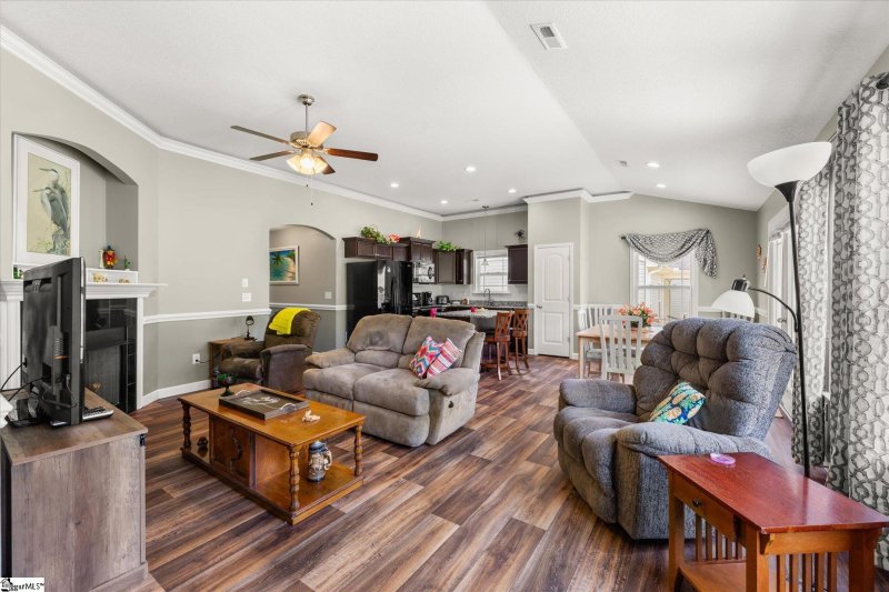 Property image 4 of 906 John Thomas Way in Orchard Crest, Greer, SC 29651