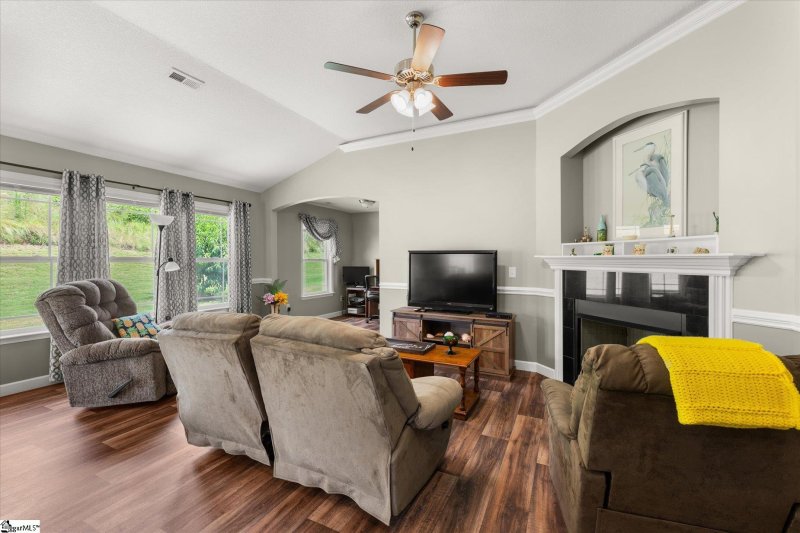 Property image 5 of 906 John Thomas Way in Orchard Crest, Greer, SC 29651