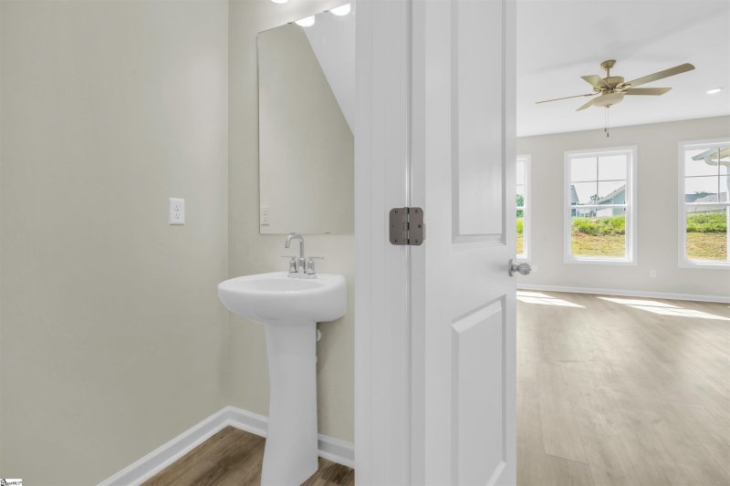 Property image 4 of 223 Brown Circle in Brownstone Park, Easley, SC 29642