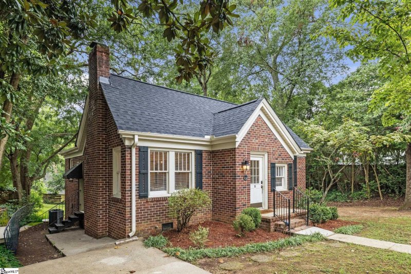 Property image 2 at 8 Club Drive, Greenville, SC 29605