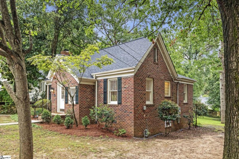 Property image 3 at 8 Club Drive, Greenville, SC 29605