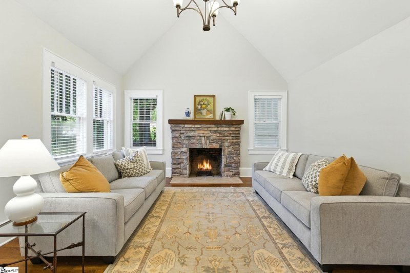 Property image 4 at 8 Club Drive, Greenville, SC 29605