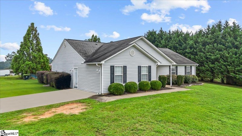 Property image 2 of 100 Sterling Bridge Road in Twin Lakes, Greenville, SC 29611