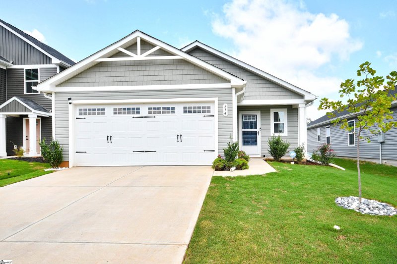 Ivy Grove, Woodruff Community