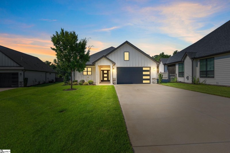 Whispering Meadows, Mauldin community