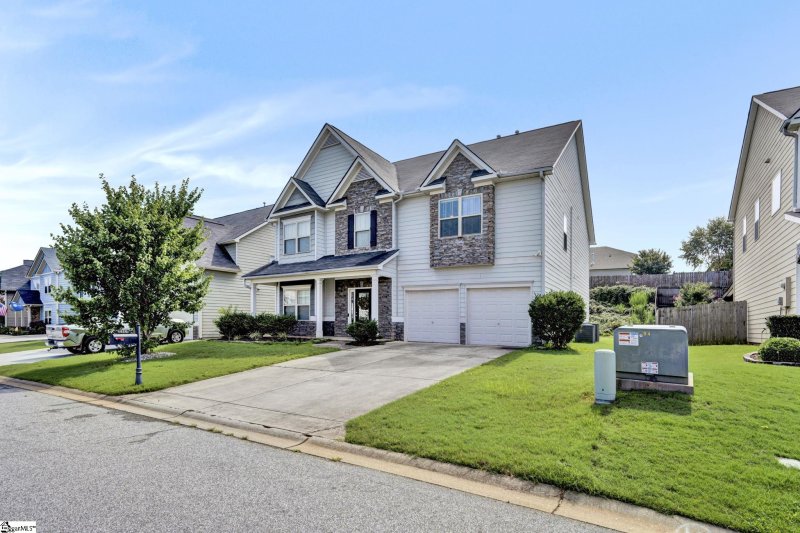 Property image 2 of 416 Bridge Crossing Drive in Bridgewater, Simpsonville, SC 29681-4582