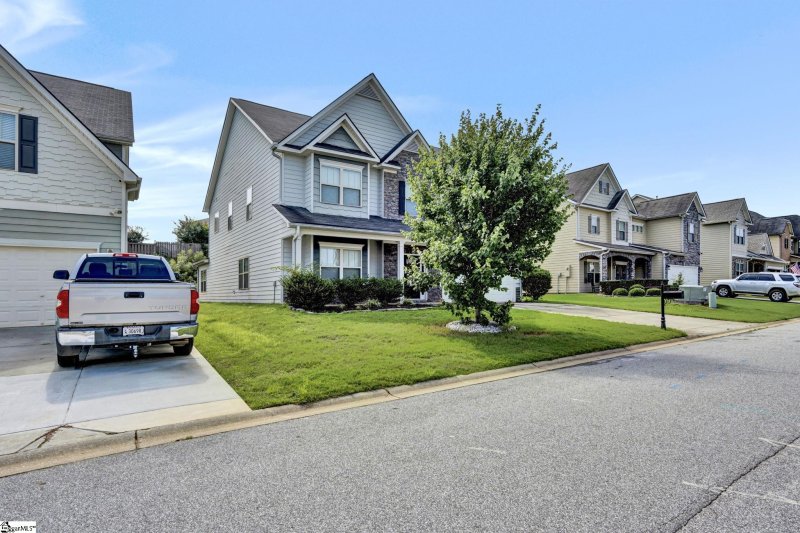 Property image 3 of 416 Bridge Crossing Drive in Bridgewater, Simpsonville, SC 29681-4582