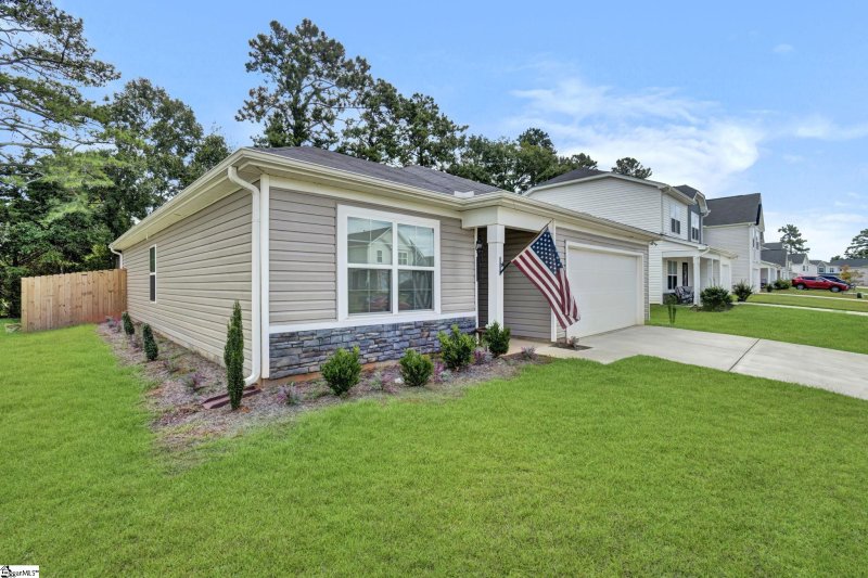 Property image 3 at 109 Myers Lane, Laurens, SC 29360