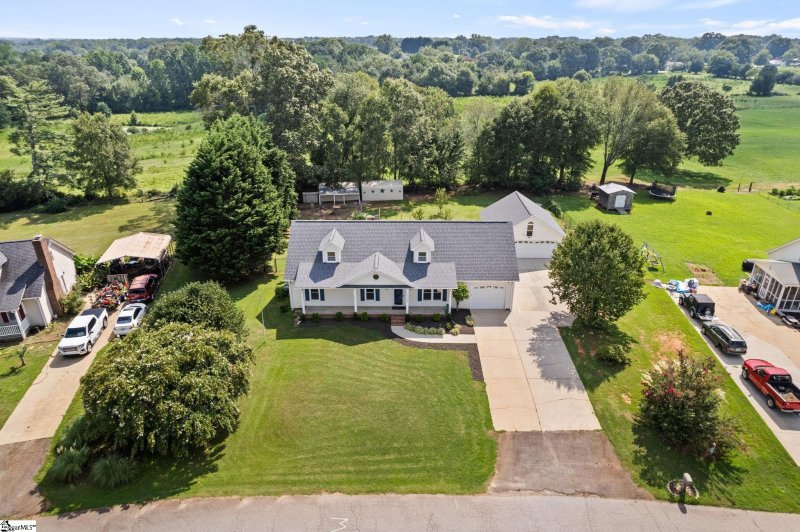 Property image 2 of 116 Martin Court in Martin Place, Williamston, SC 29697