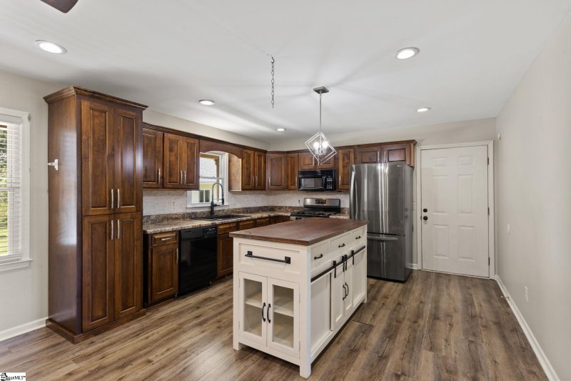 Property image 3 of 116 Martin Court in Martin Place, Williamston, SC 29697