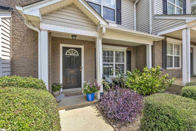 Property image 2 of 916 Goldendale Court in Laurel Heights, Greenville, SC 29607