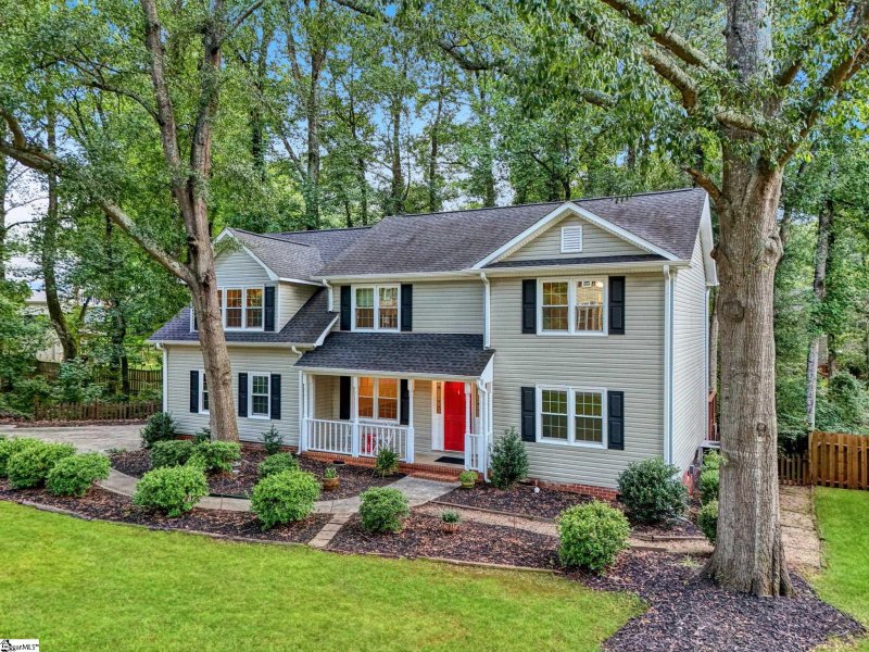 Property image 2 of 215 E Shefford Street in Silverleaf, Greer, SC 29650