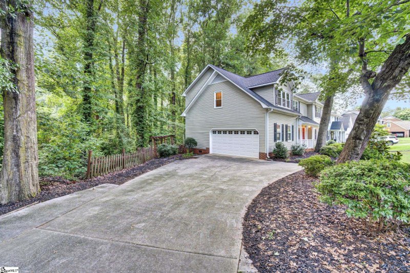 Property image 5 of 215 E Shefford Street in Silverleaf, Greer, SC 29650