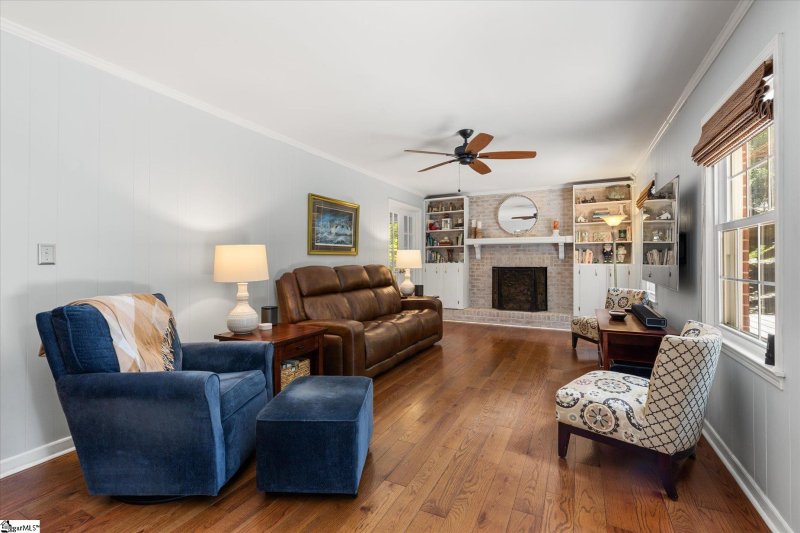 Property image 4 of 106 Creekwood Court in Forrester Woods, Greenville, SC 29607