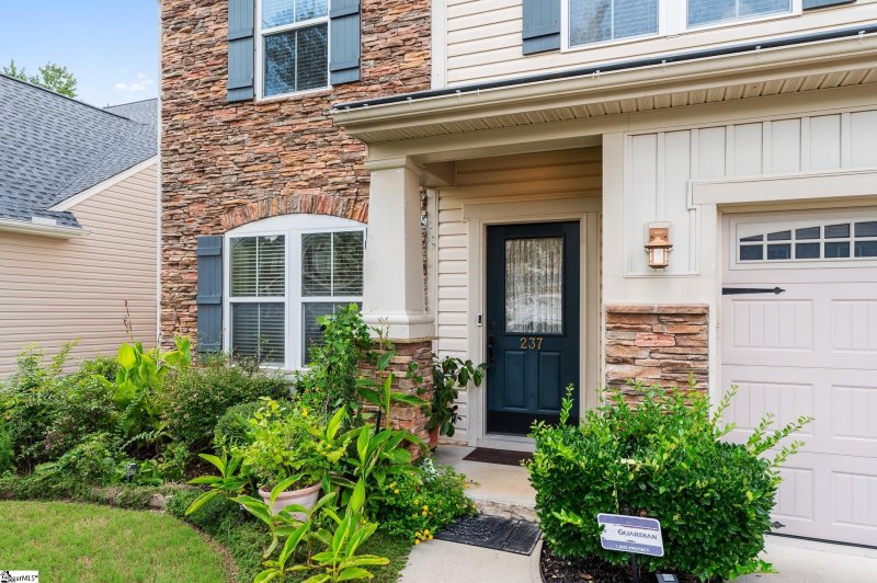 Property image 2 of 237 Barbours Lane in Forrester Heights, Greenville, SC 29607-7105