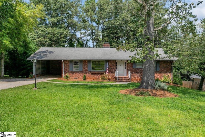 Property image 2 of 125 Kathryan Court in Chestnut Hills, Greenville, SC 29605